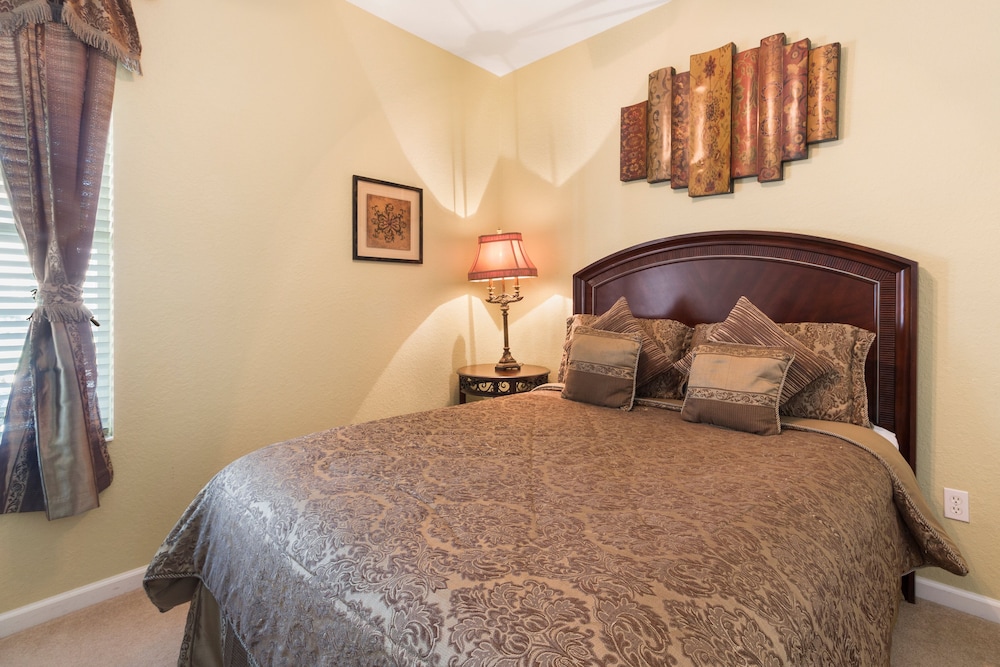 Pineapple Palms by VillaDirect - Image 4