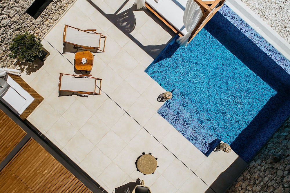 Emerald Villas & Suites
