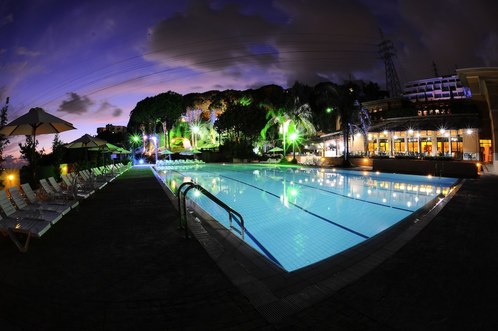 Country Lodge Hotel & Resort