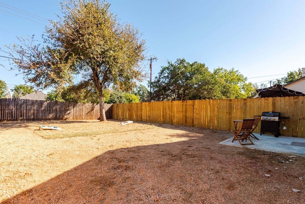 Modern 3br Townhouse Near Brushy Creek 3 Bedroom Duplex