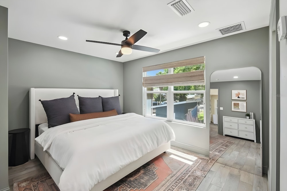 Waterfront Gem on Weeki Wachee River w/ Boat Slip!
