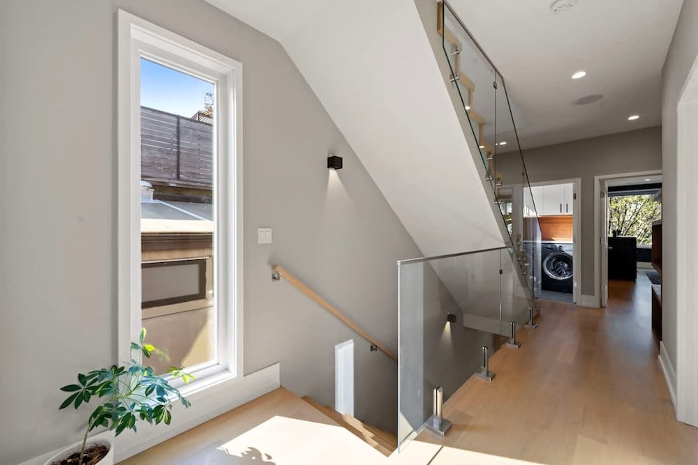 Stunning 5BR Home With 2 Rooftops Sauna Hot Tub