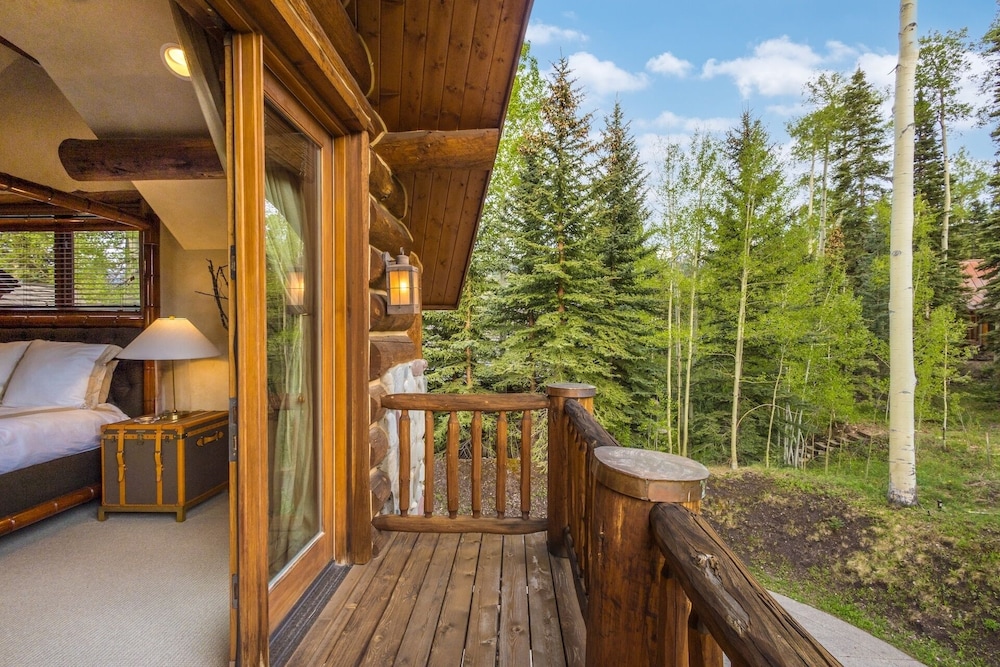 Wildwood Ridge 5 Bedroom Home