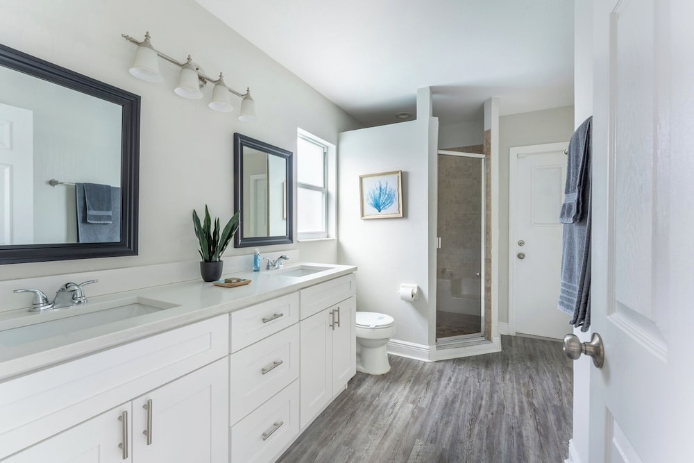Heated Pool & Bathtub 4BR Near Disney