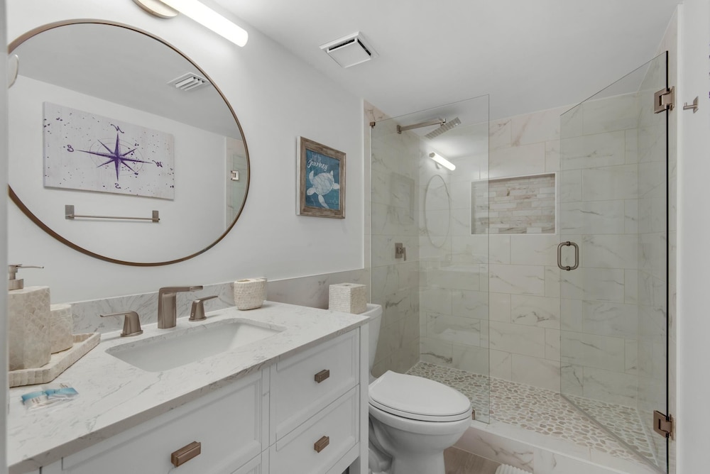 Dolphin Point #401c