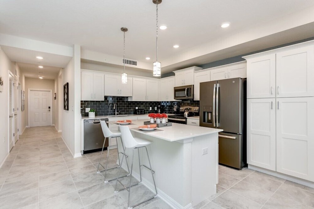 Beautiful 2 Bdrm 2 BA Condo view 4