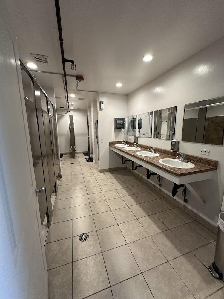 House of Trestles - Hostel