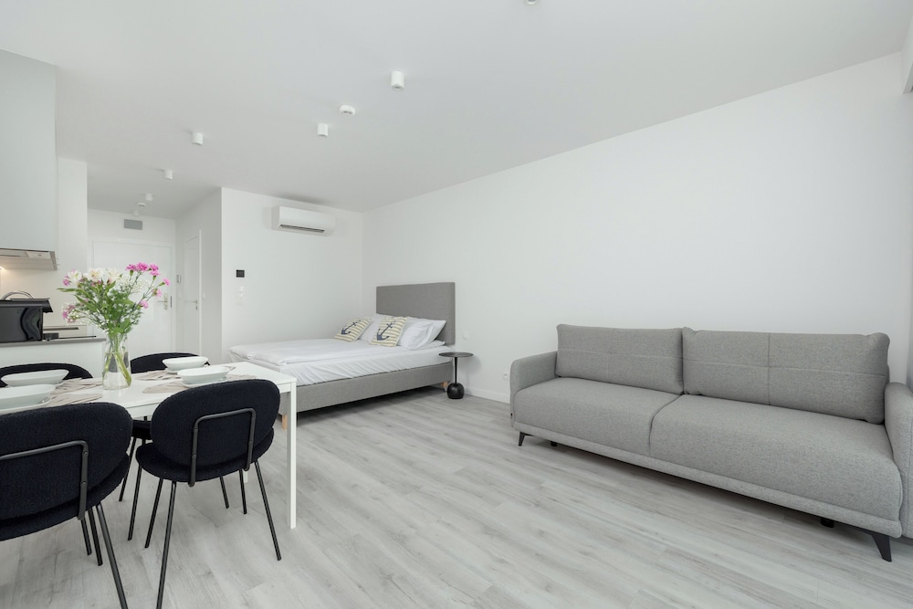 Air-conditioned Studio for 4 by Renters