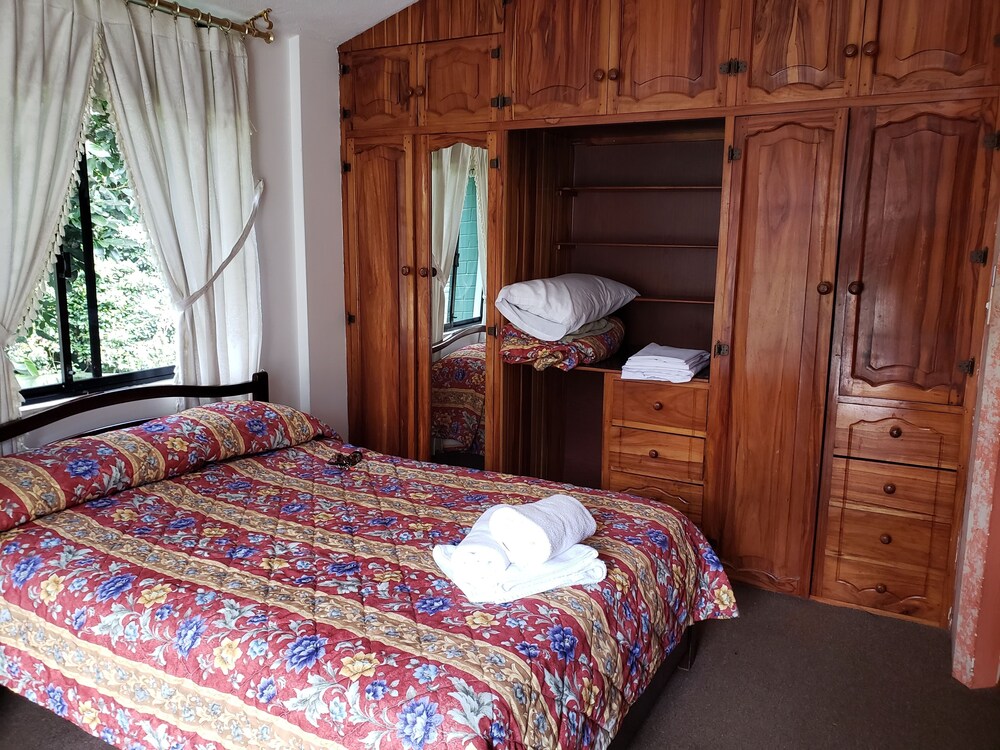 Hostal Monte Real