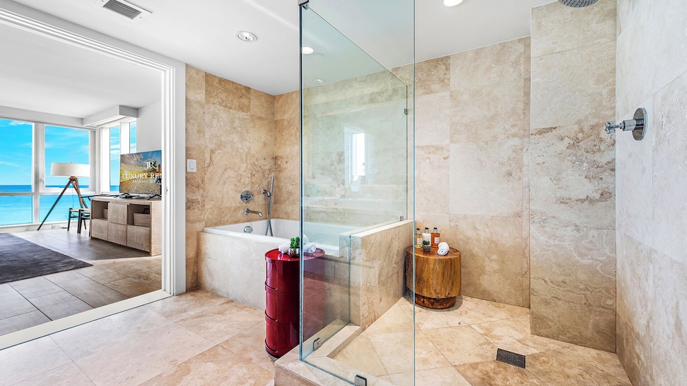 Luxury Vacation Rentals at 1 Hotel & Homes by LRMB