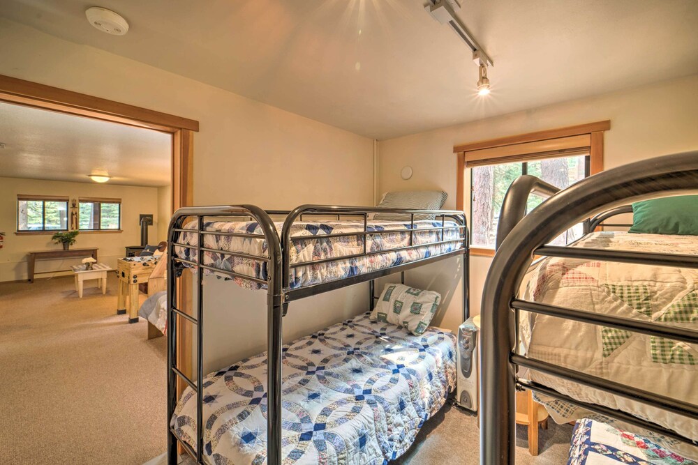 Hot Tub & Deck: Truckee Golf Course Home