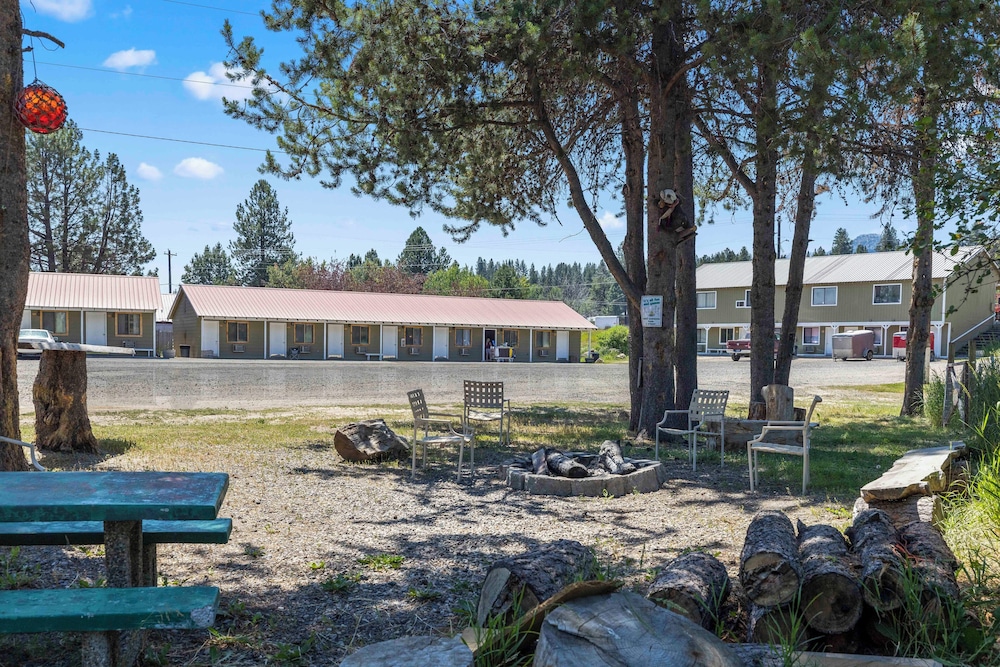 Birch Glen Hotel