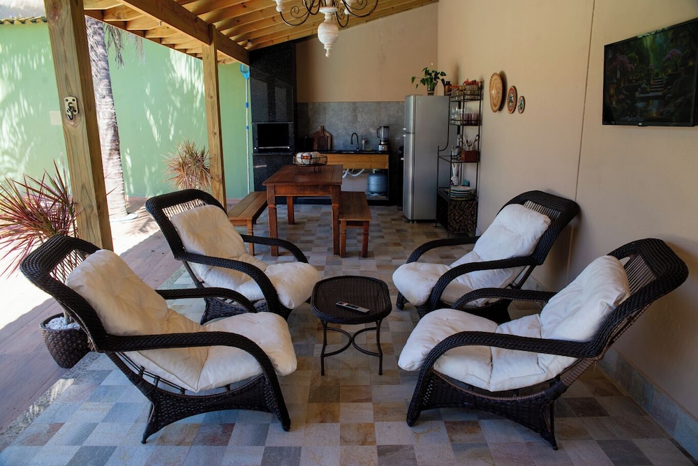 Casa com Piscina e Churrasqueira no Pantanal