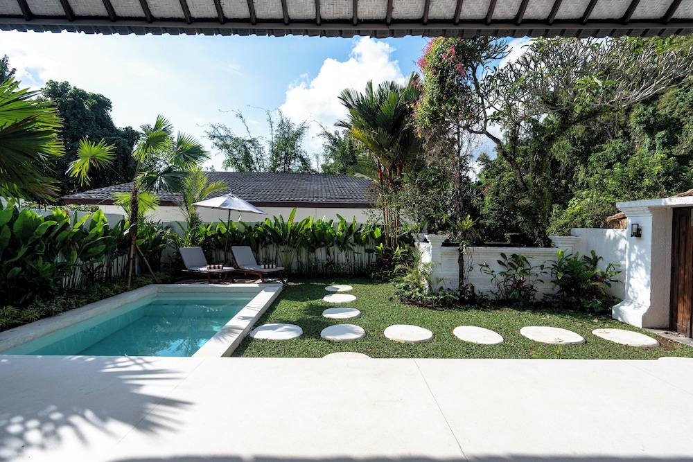 Sacred Jungle by EVDEkimi Ubud – Modern Villas and Apartments with Kitchens, Pools, & Personalized Concierge Service