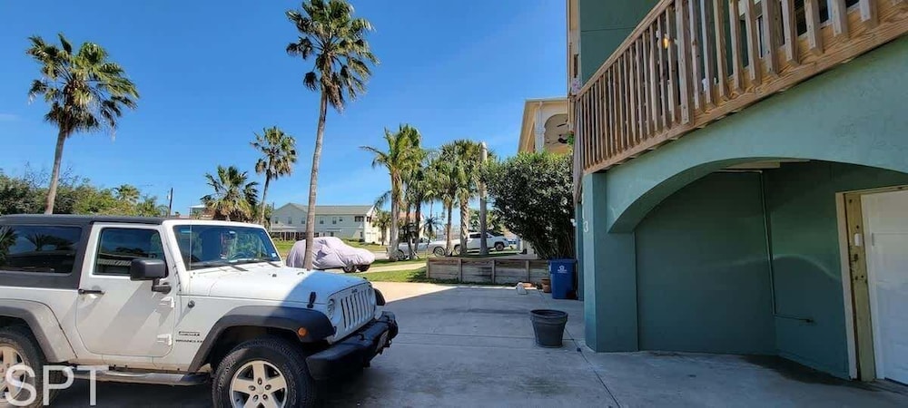 Large 3 Bedr Bay Views Pool Great Deck 3 Bedroom Condo