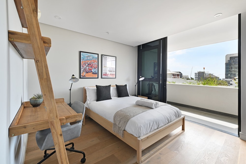 2 Bedroom Heart of Sea Point The Avant