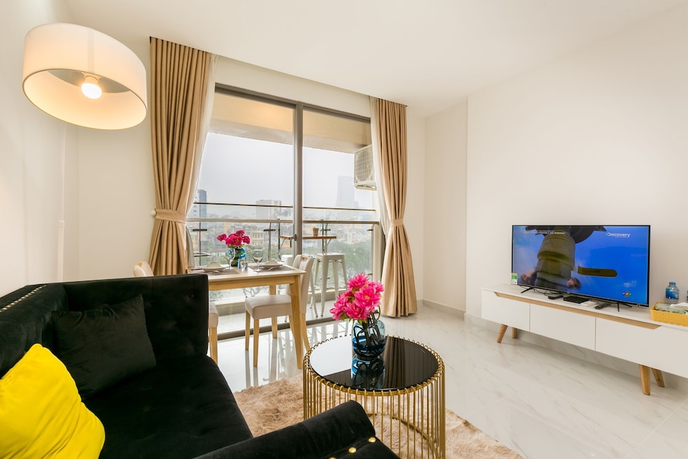 Jennifer House - Millenium Apartment
