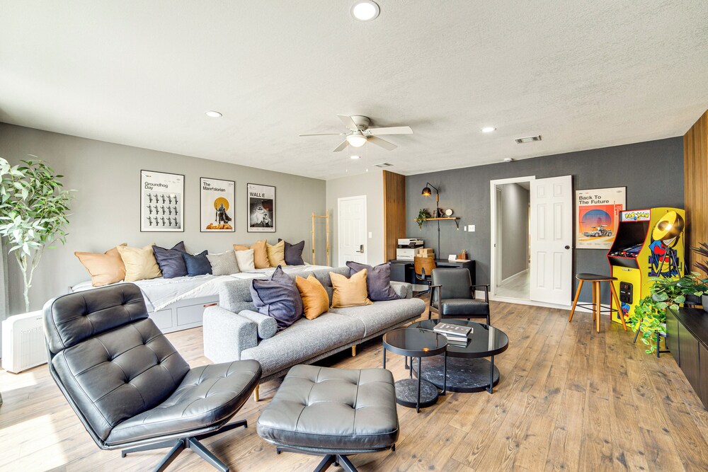 Spacious Family Home, 5 Mi to Galleria Dallas!