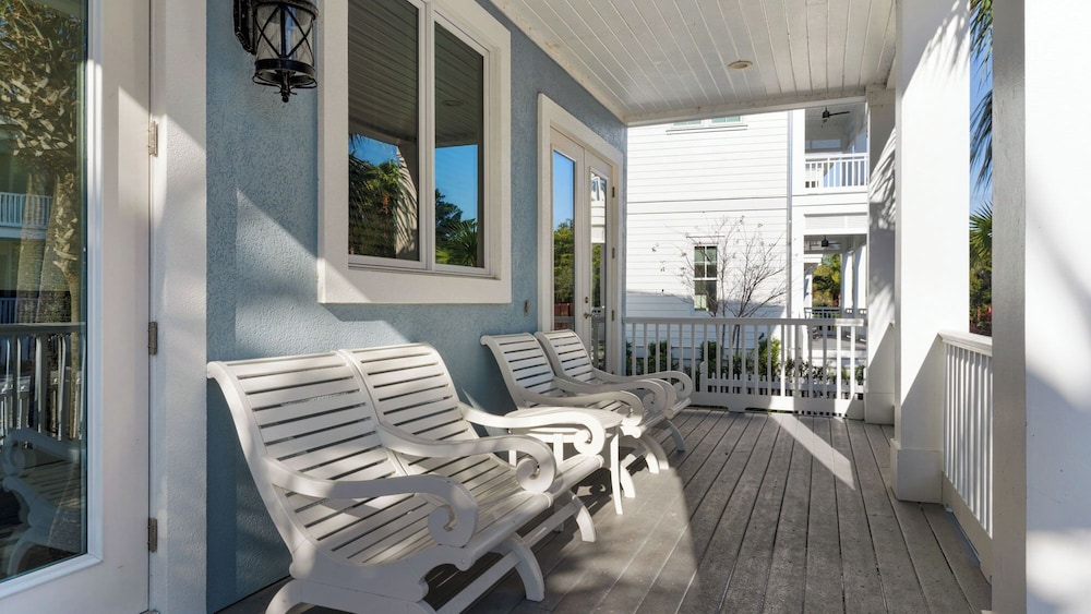 Lakefront Haven in Carillon Beach