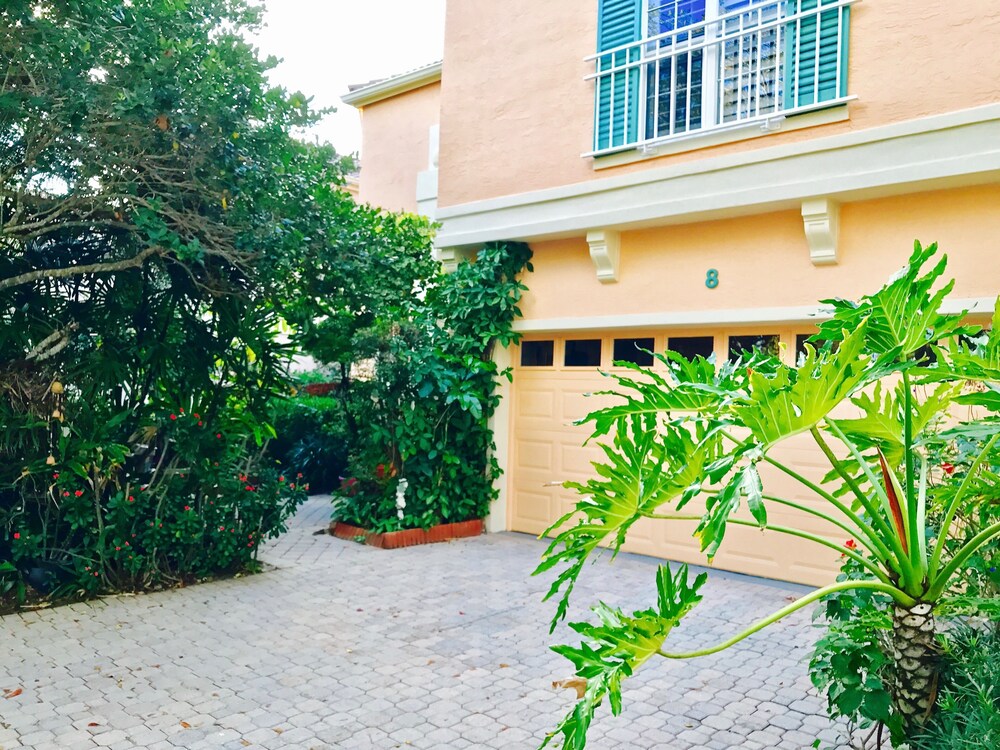 Private-Luxurious Mediterranean Villa - Property Image 8