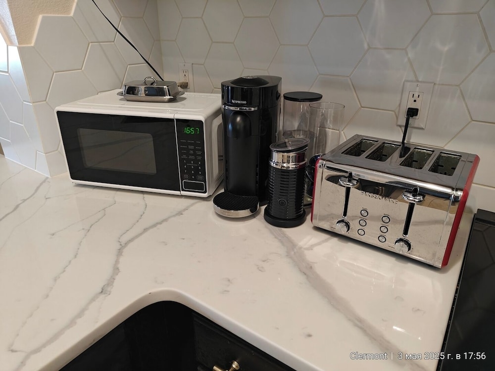 Chic 3 BR w/ Pool Near Disney Magic