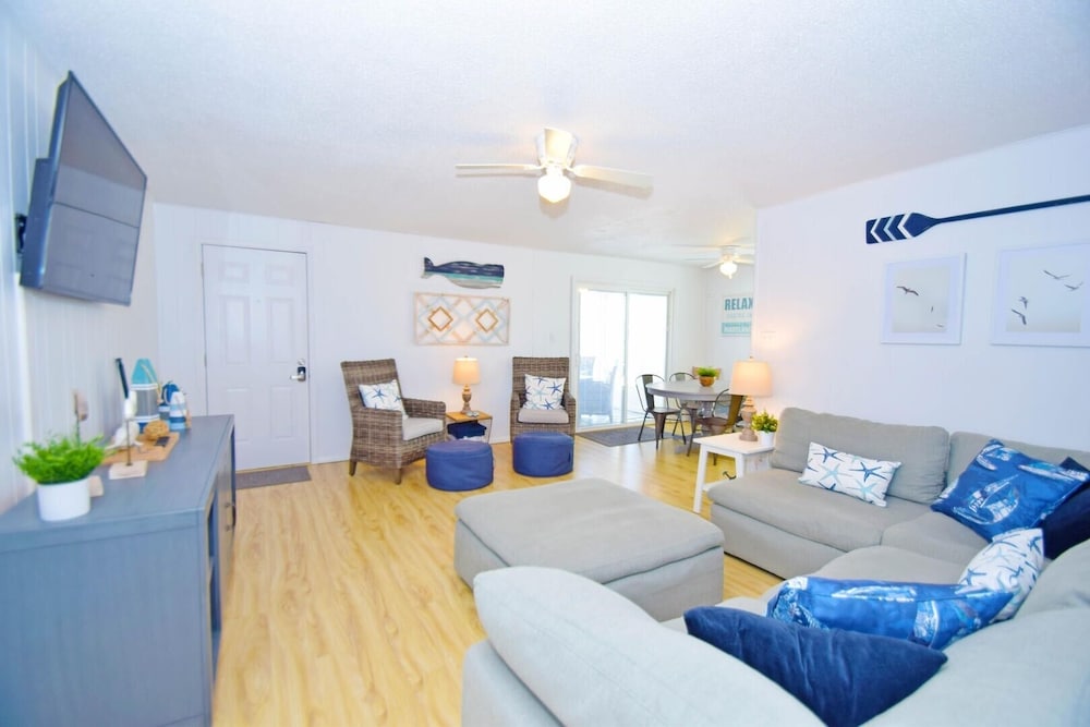 Aronimink 1b 2 Bedroom Condo