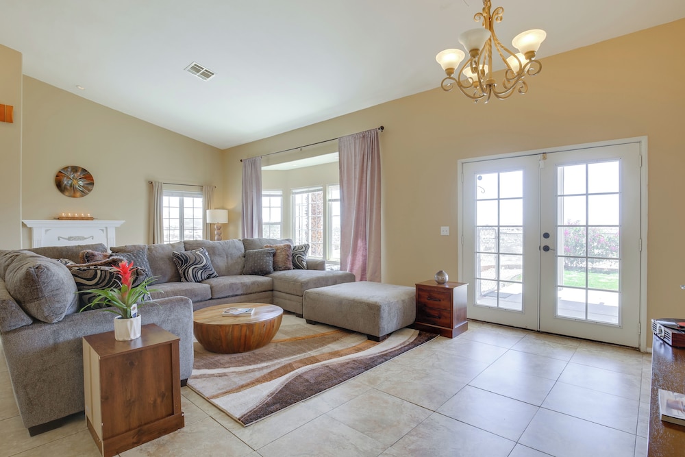 Desert Escape: 360 Mtn Views & Saltwater Pool/spa