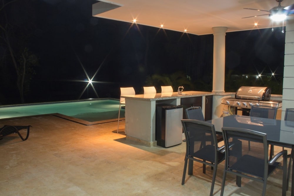 Stylish 3 bedroom w/ covered BBQ area by the pool