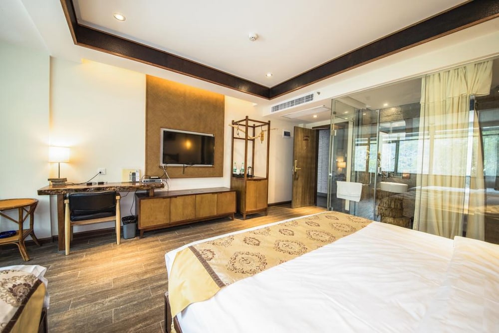 Dongfang Tianshe Resort