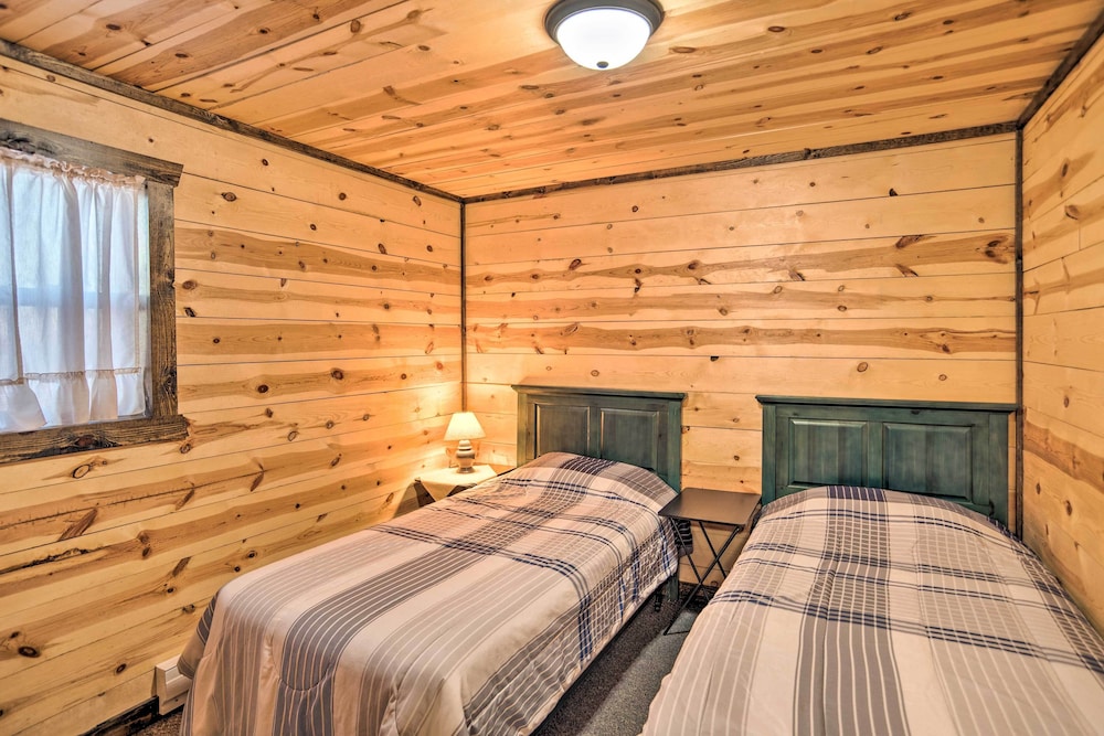Rural Powersville Retreat w/ Lake Access & Porch!