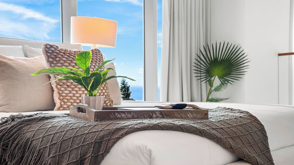 Luxury Vacation Rentals at The Setai by LRMB