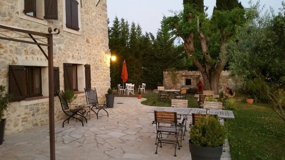 Photo 10