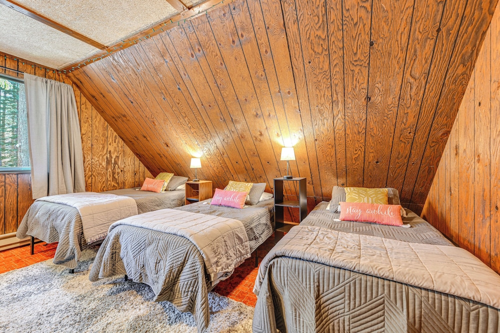 Game Room & Fire Pit: Family Cabin in Packwood!