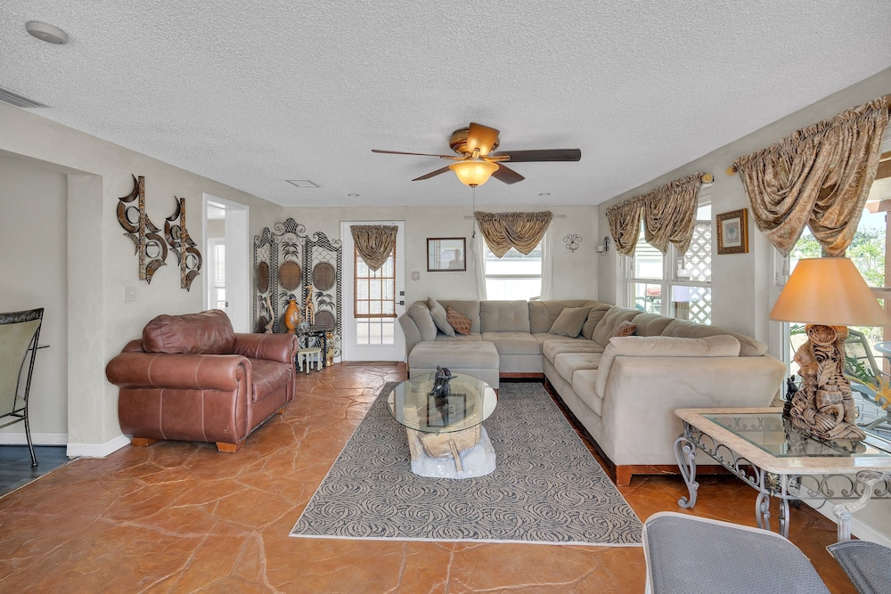 Waterfront Escape With Private Pool & Gulf Access 3 Bedroom Home
