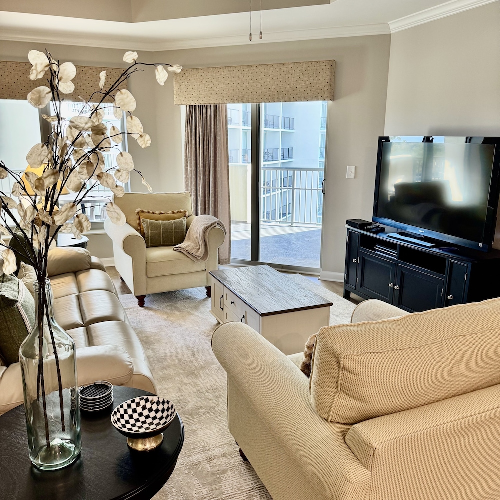 Oceanview Condo With Amenities, 703 Royale Palms 2 Bedroom Condo