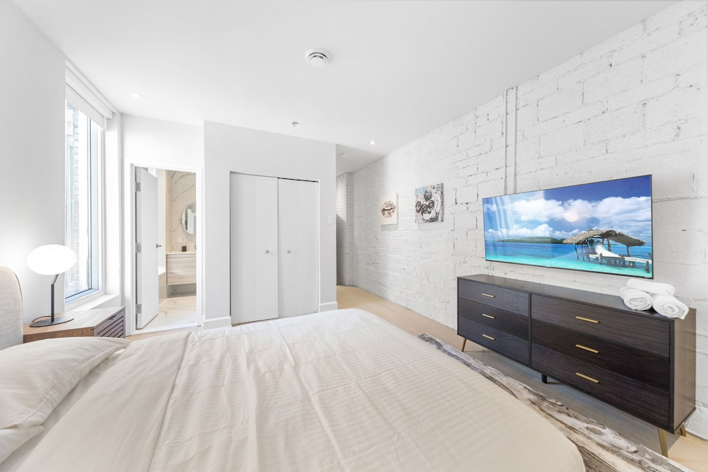 Elegant Suites De La Montagne- Dtwn Mtl - Image 4