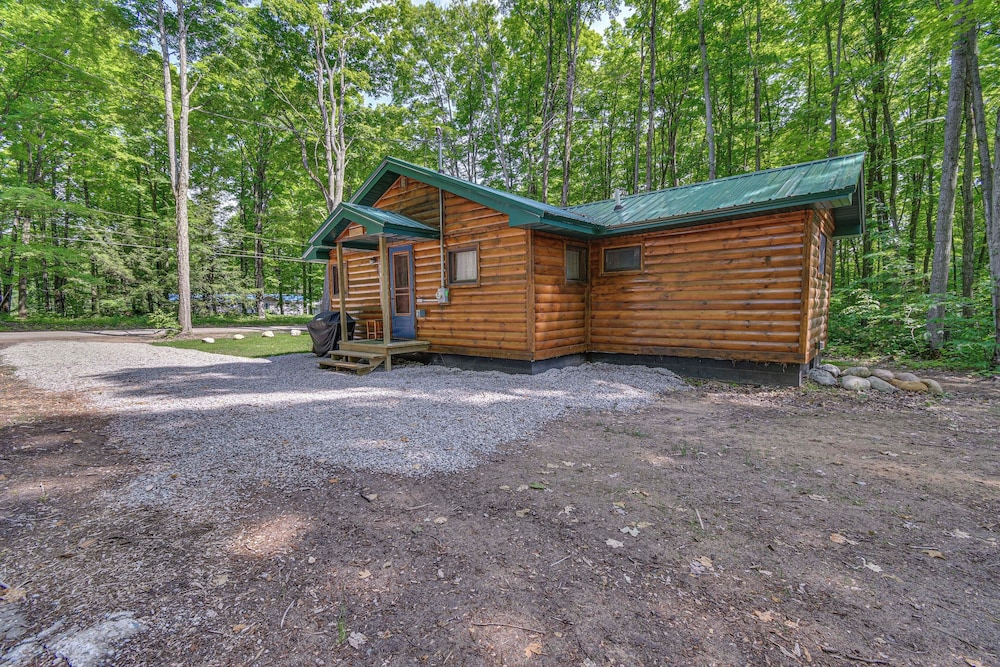 Cabin 600' to Manistee Lake Private Shared Access