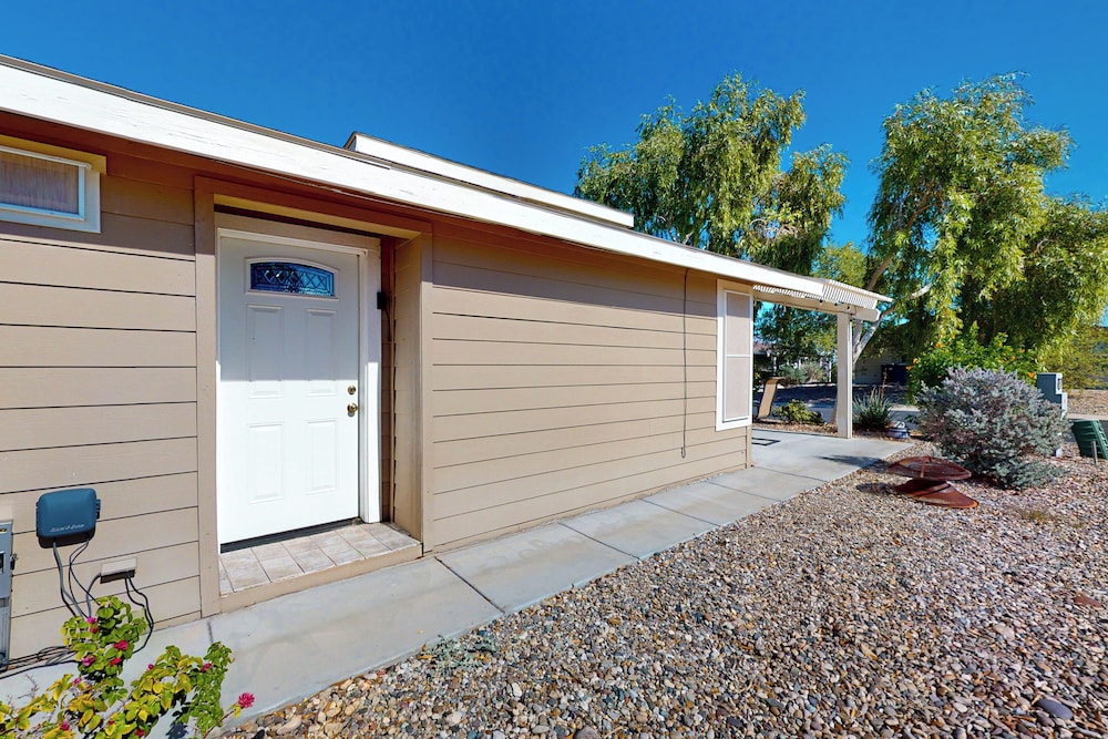 Exclusive 3BR w/ Pool, Hot Tub, W/d, & Clubhouse