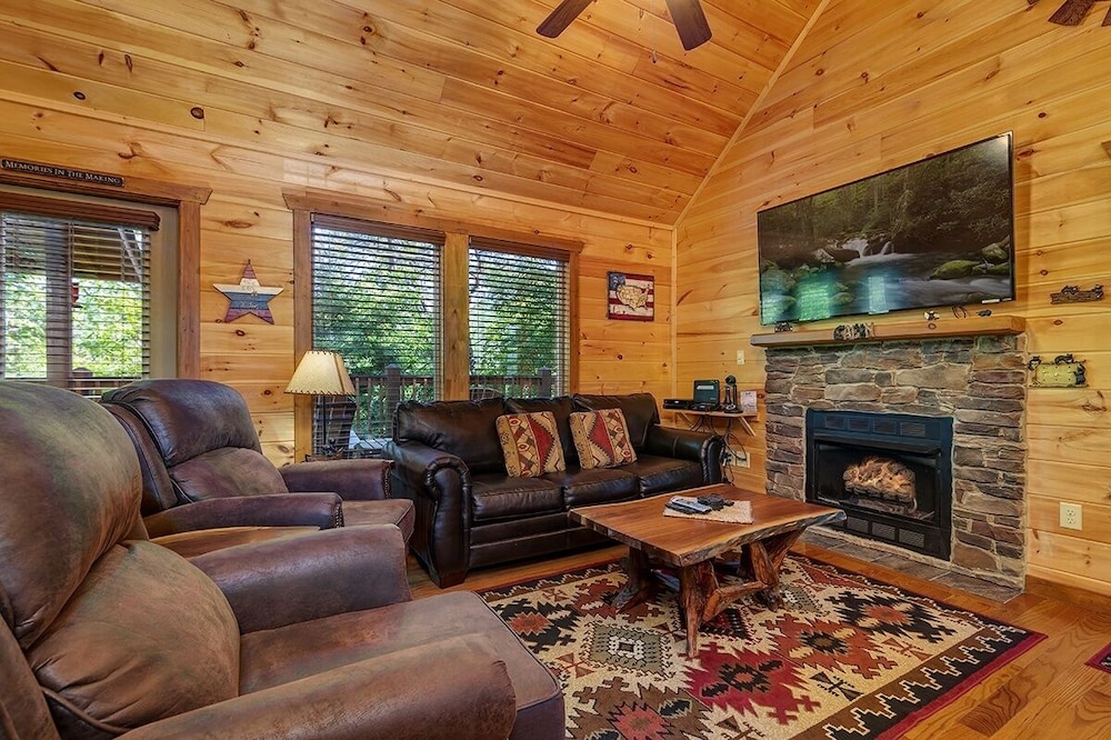 Tucked Away - 1 Bedrooms, 1 Baths, Sleeps 4 Home by RedAwning