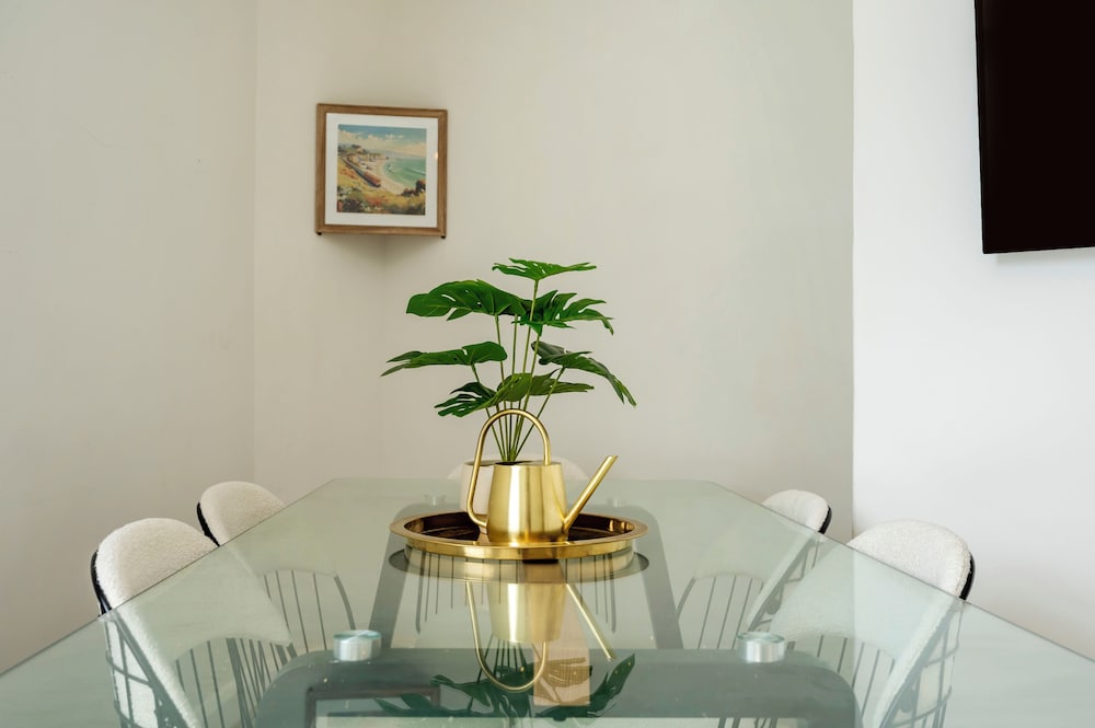 Modern London stay near Nothing Hill