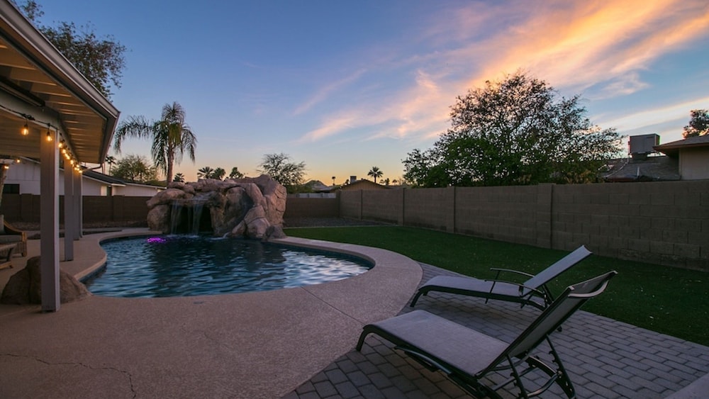Relaxing 4 Bdrm Retreat in the Heart of Scottsdale