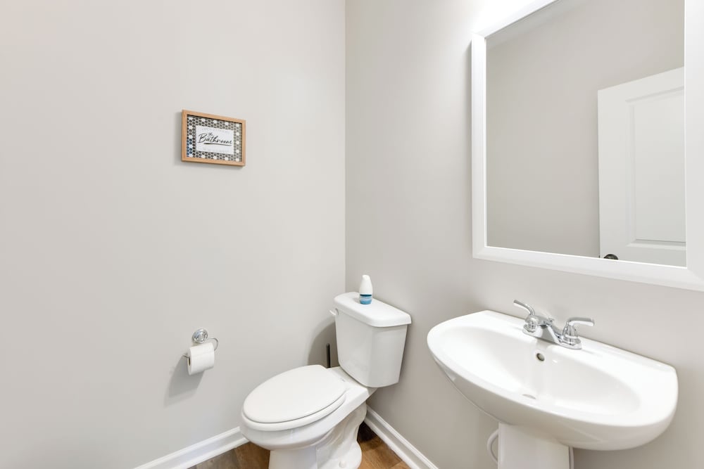 5 Mi to Auburn University: Sleek Townhome w/ Patio