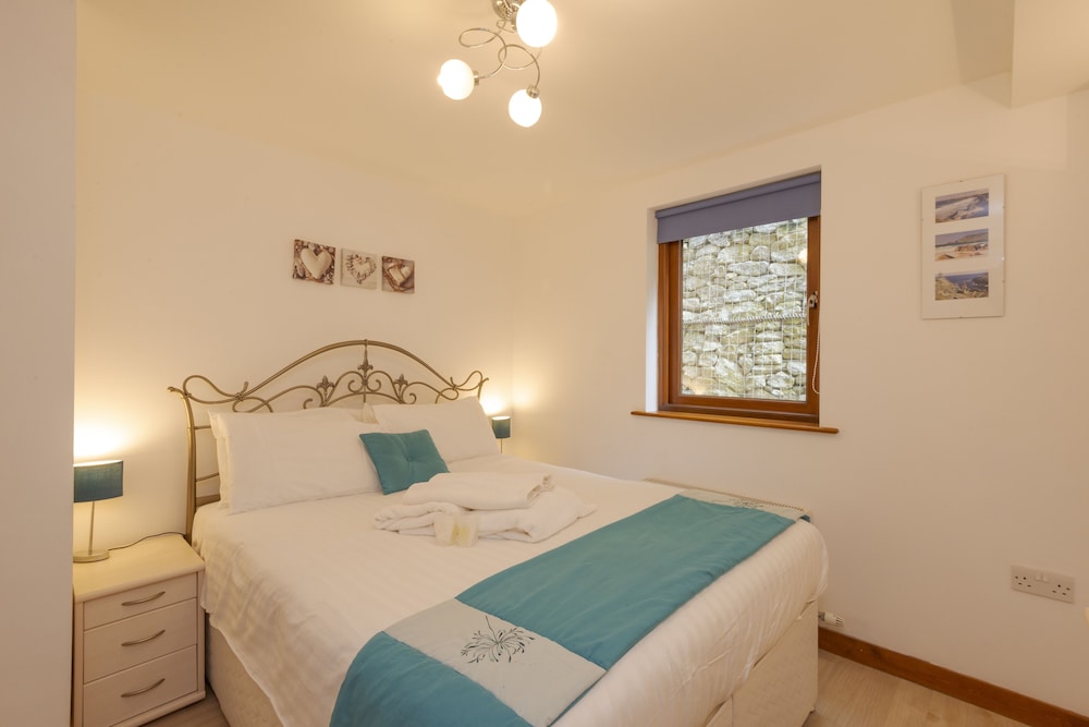 White Lodge Apartments view 4