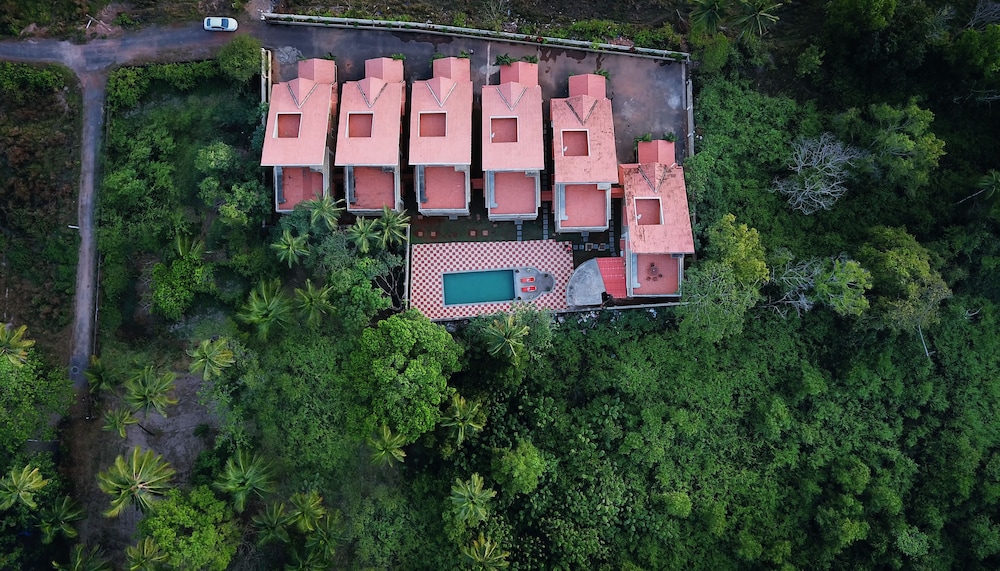 TreeHouse Blue Hotel & Villas