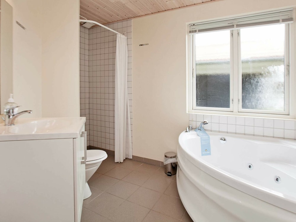 Peaceful Holiday Home in Ulfborg near Sea view 4