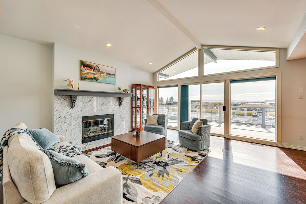 Waterfront Home w/ Dock & Hot Tub in Oak Harbor!