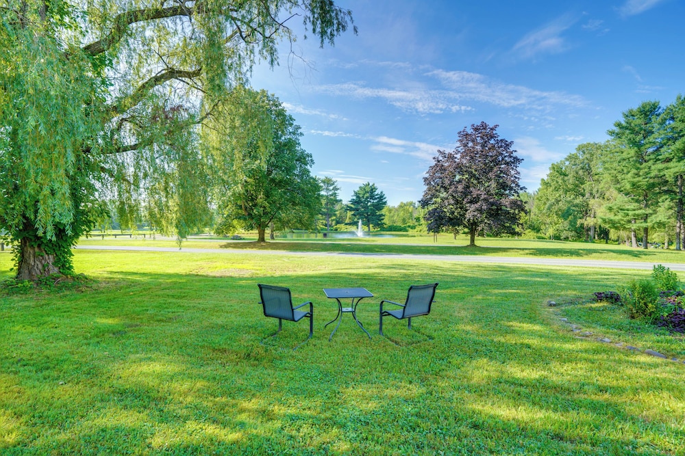 Fire Pit, Deck & Water Views: Athens Home!