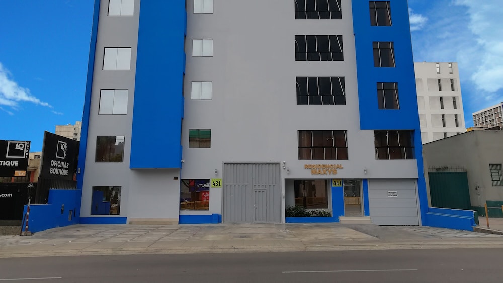 Hotel Maxy's Inn Hotel & Suite - Image 1