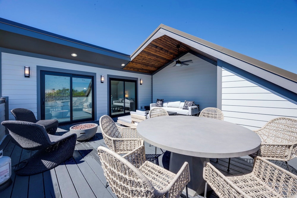 Elevate - Modern Luxury - Stunning City Views