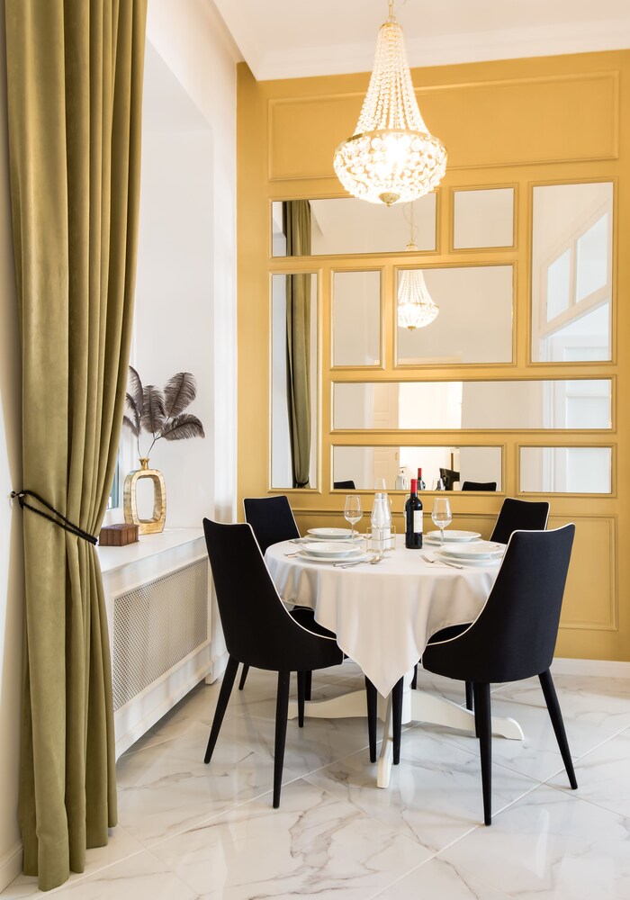 Chestnut & Eliza Suites - Superior Homes